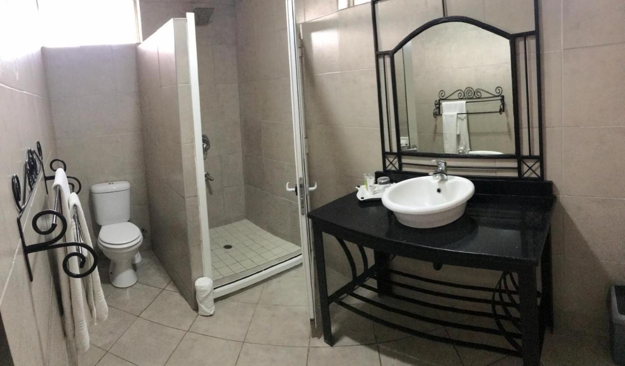 Crescent Lodge Ливингстон Экстерьер фото